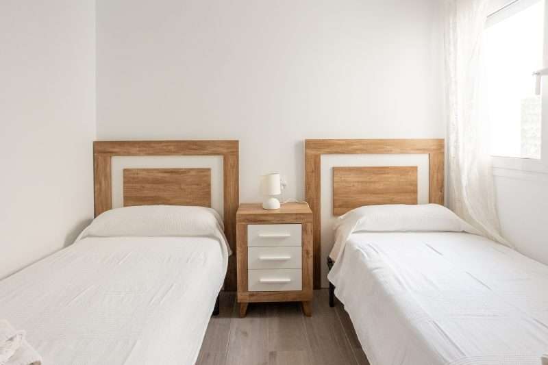 Apartamento de diseño moderno en el centro de Zahara dormitorio dos camas