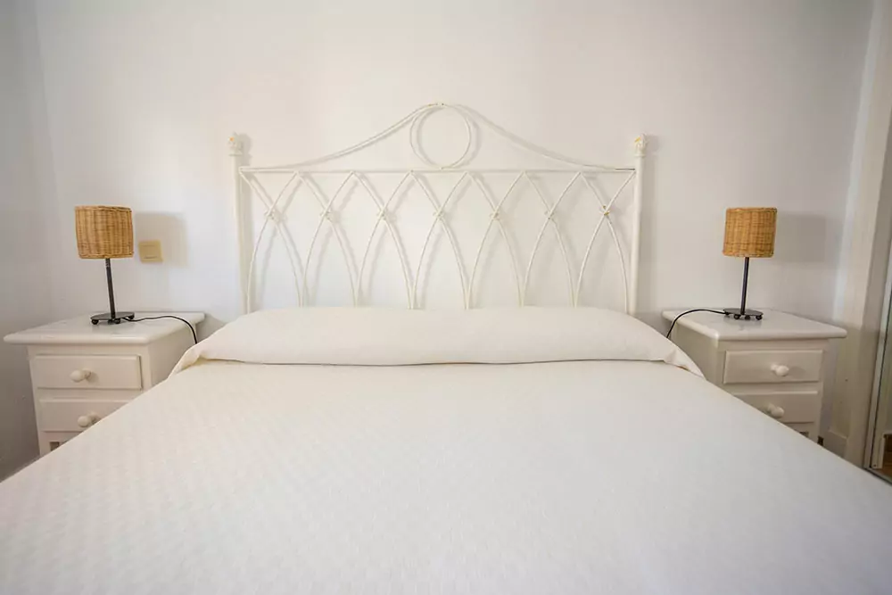 Apartamento de 1 dormitorio con terraza y vistas al mar.