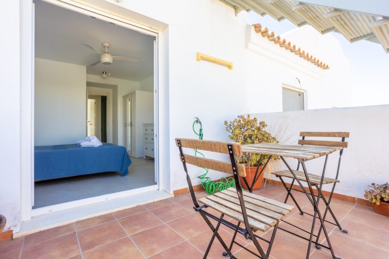 Apartamento dos habitaciones y terraza en Atlanterras