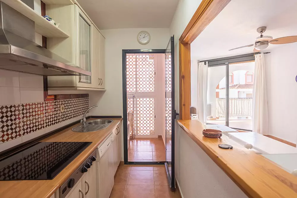 NEREA 1. Apartamento de 1 dormitorio con terraza y vistas al mar. Salida directa a la playa