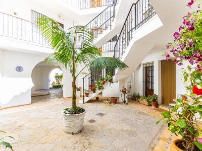 ZAHARA CENTRO. ZAHARA PRIMERA LÍNEA. Apartamento 2 dormitorios y terraza