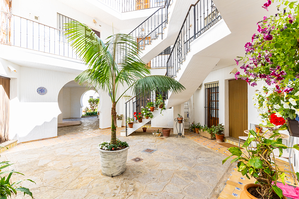 ZAHARA PRIMERA LÍNEA. Apartamento 2 dormitorios y terraza