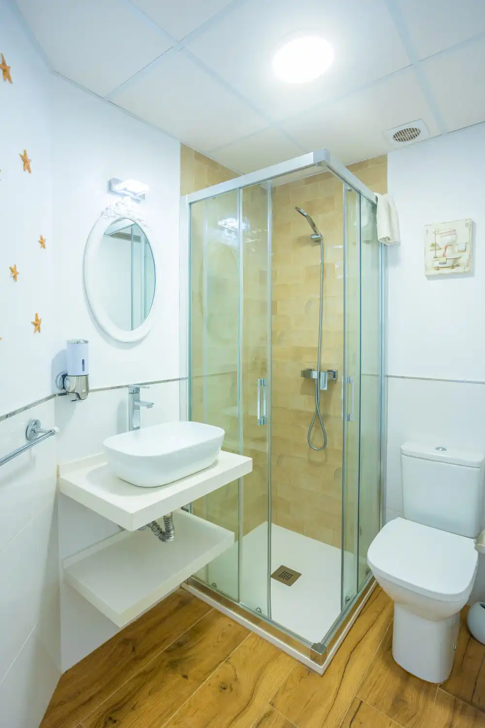 Apartamento en el centro de Zahara de los Atunes - baño privado