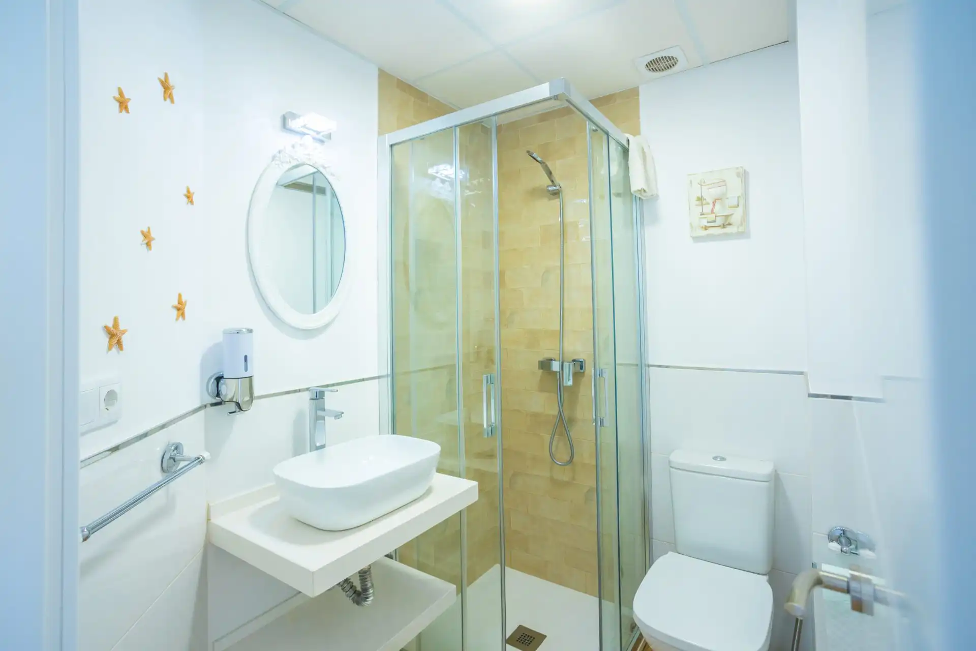 Apartamento en el centro de Zahara de los Atunes - baño privado