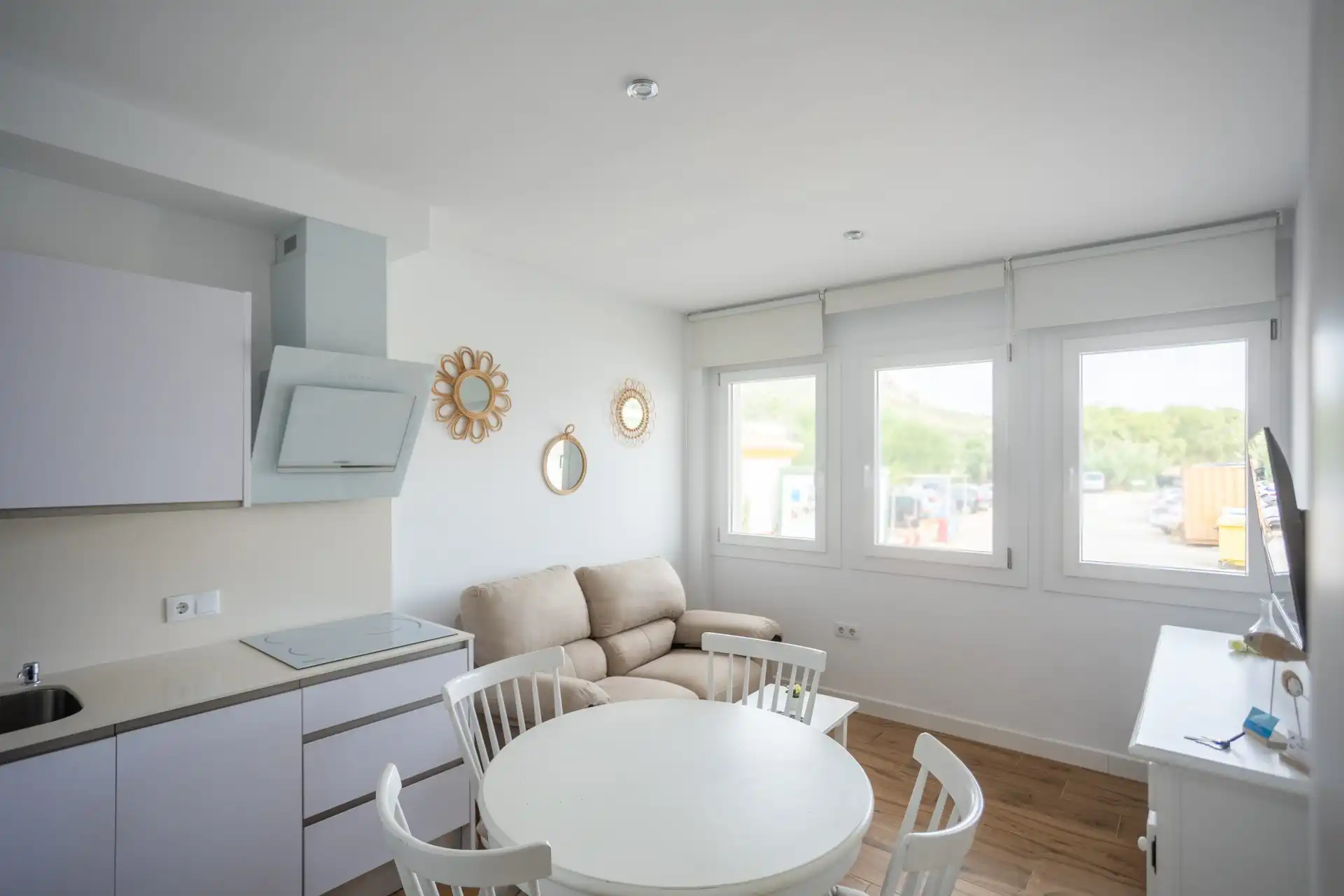 Apartamento en el centro de Zahara de los Atunes - cocina completa