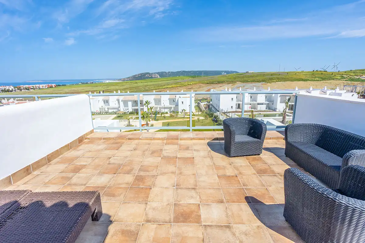 ATLANTERRA PONIENTE. Ático de tres dormitorios con salón completo y terraza solarium 3 ático con terraza