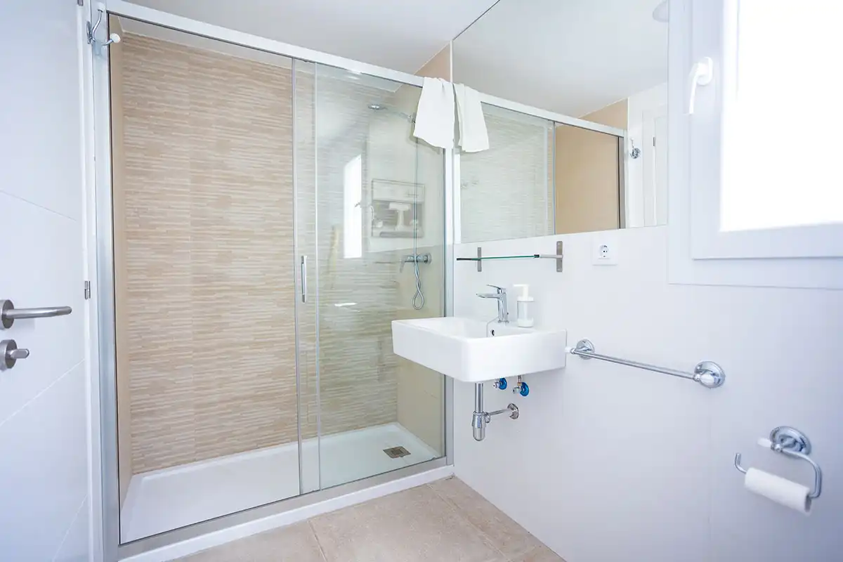 ATLANTERRA PONIENTE. Ático de tres dormitorios con salón completo y terraza solarium 12 ático de tres dormitorios con salón completo y terraza