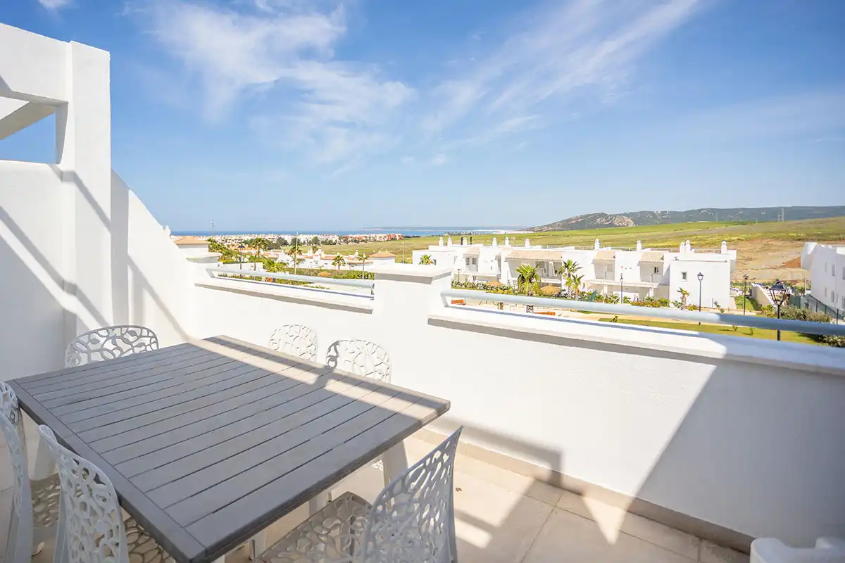 ATLANTERRA PONIENTE. Ático de tres dormitorios con salón completo y terraza solarium 20 ático de tres dormitorios con salón completo y terraza