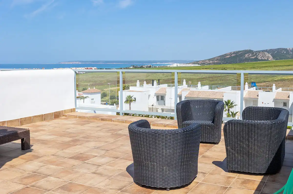 ATLANTERRA PONIENTE. Ático de tres dormitorios con salón completo y terraza solarium 26 ático con terraza