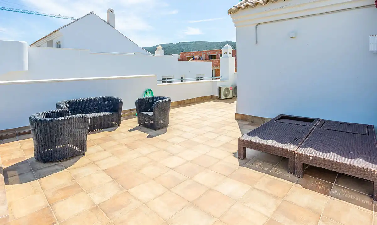 ATLANTERRA PONIENTE. Ático de tres dormitorios con salón completo y terraza solarium 28 ático con terraza
